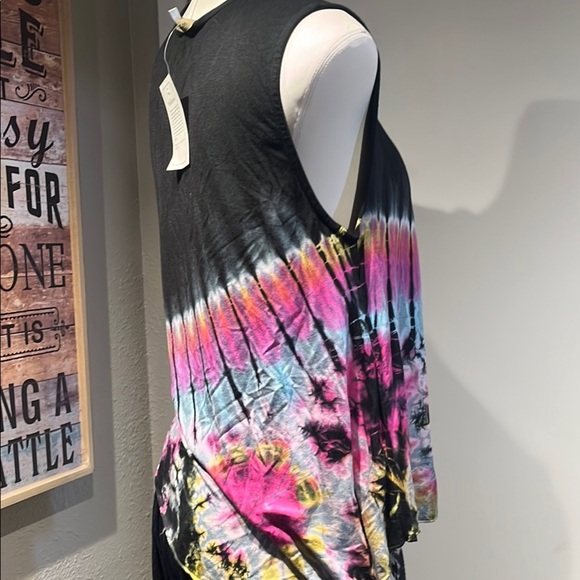 Pleated Black and Pink Relaxed Tank Top - Picture 16 of 16